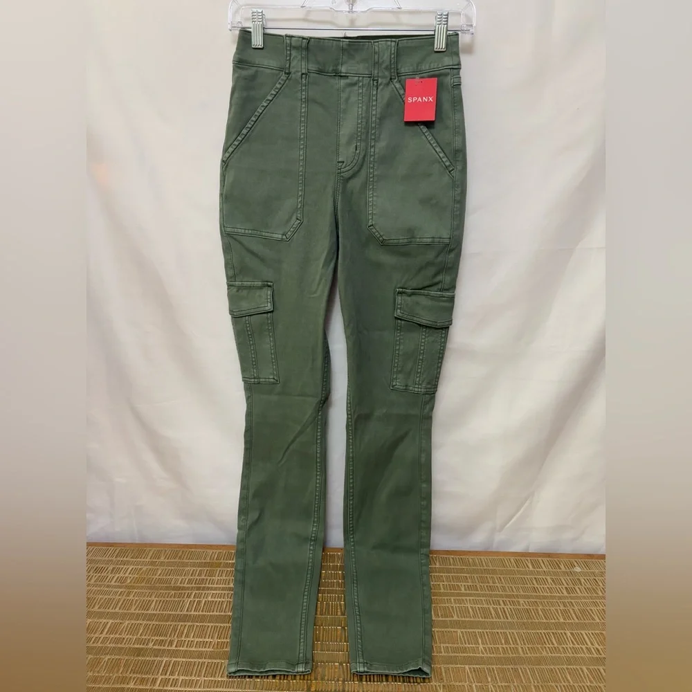 NWT SPANX Stretch Twill Ankle Cargo Pant‎ in Soft Sage Green Size Small